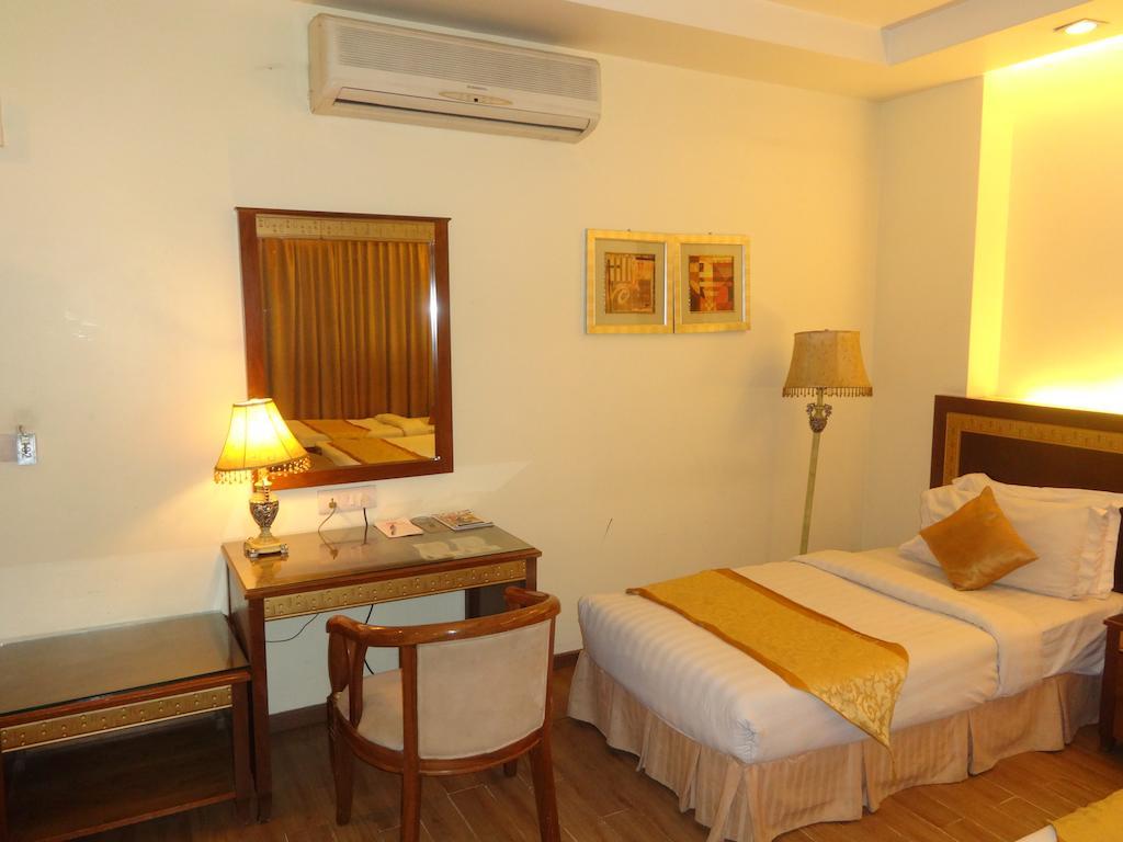 Hotel Picasso Paschim Vihar Delhi - Couple Friendly Local Ids Accepted Pokoj fotografie